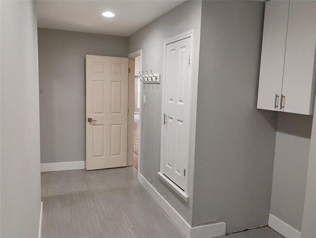 Building Photo - 2018 Ramona Cir