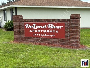 Building Photo - 3/1 Apartment in Deland - Close to Hontoon...