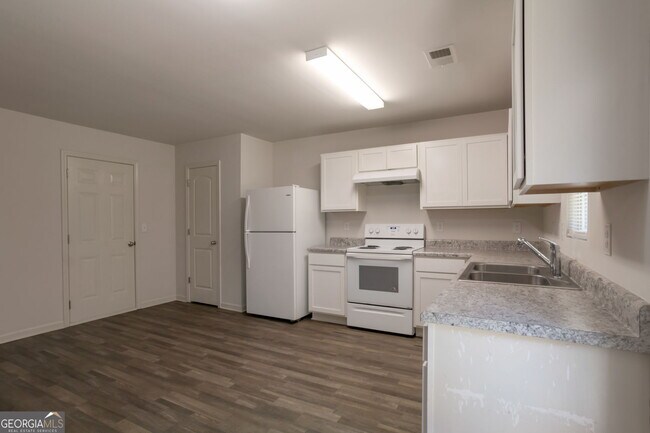 Building Photo - 3220 Tackett Rd