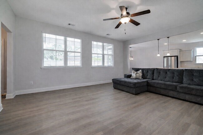 Building Photo - 106 Cobbleton Dr