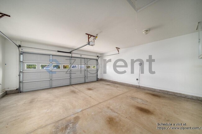 Building Photo - 819 Watermark Dr