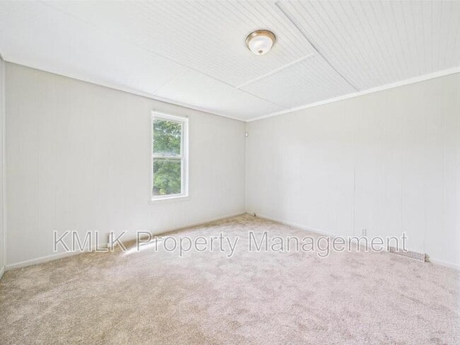 Building Photo - 448 E Voris St