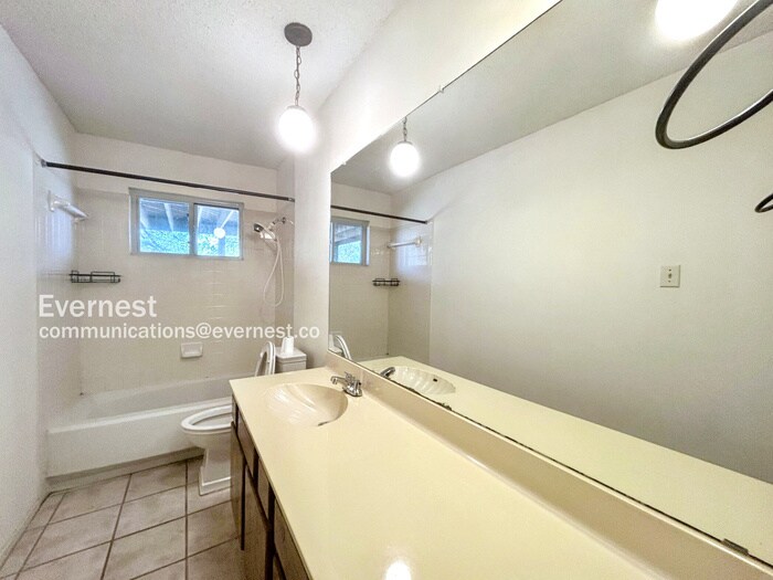 Building Photo - 8309 Wexford Dr