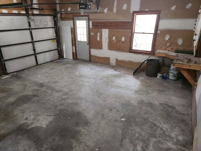 Building Photo - Chesterfield-Chester Area- Convenient to F...