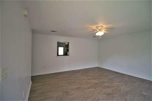 Building Photo - 552 Brock Ave