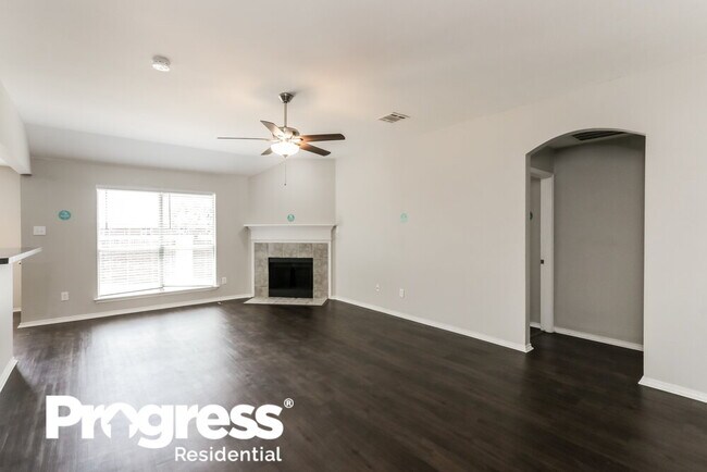 Building Photo - 302 Shadow Bend Cir