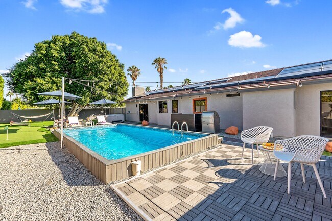 Building Photo - 2222 E Via Escuela