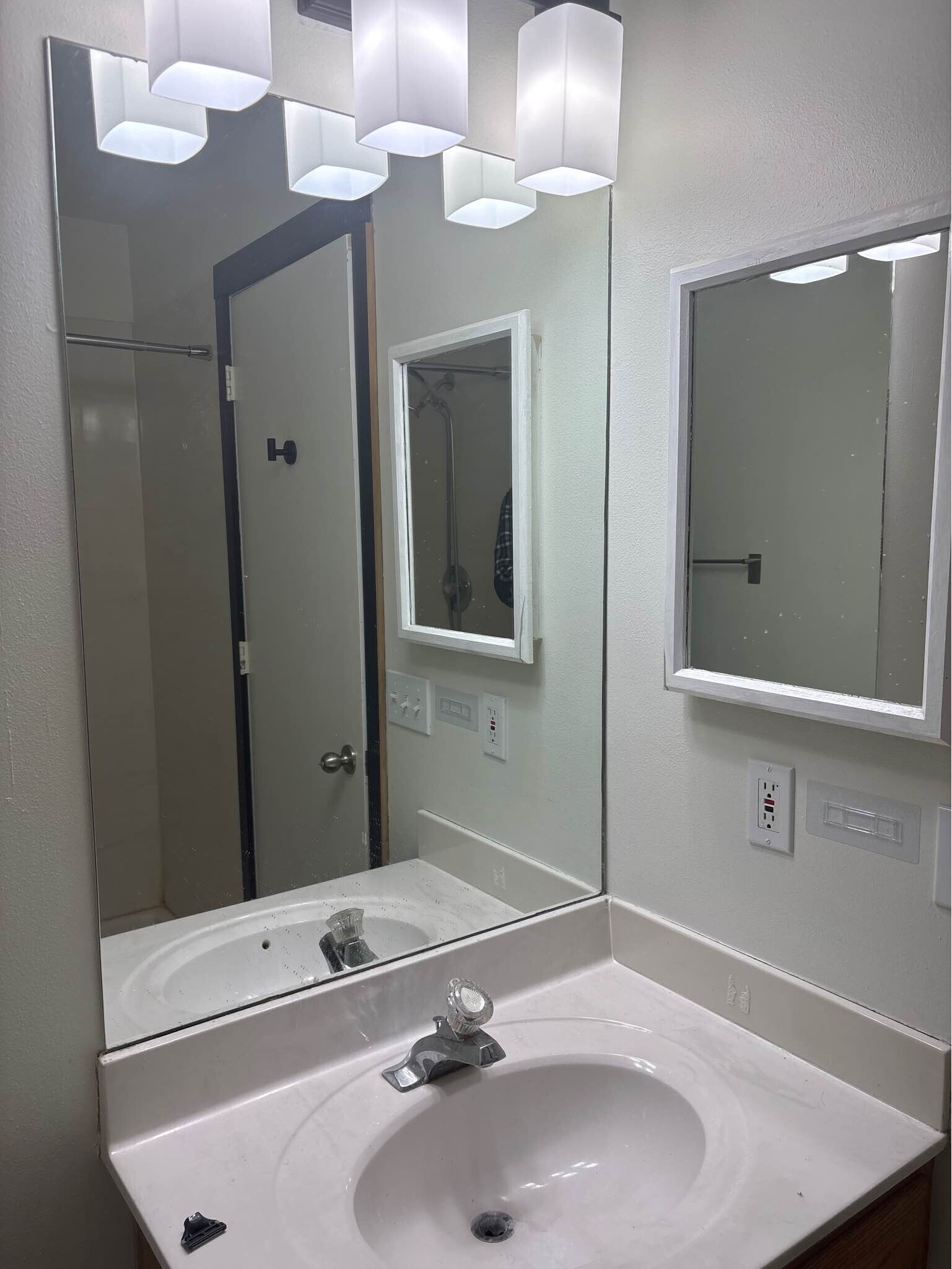 Building Photo - 7302 Gladstone Dr