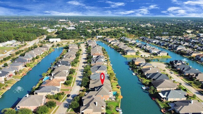 Building Photo - 17859 Camp Cove Dr