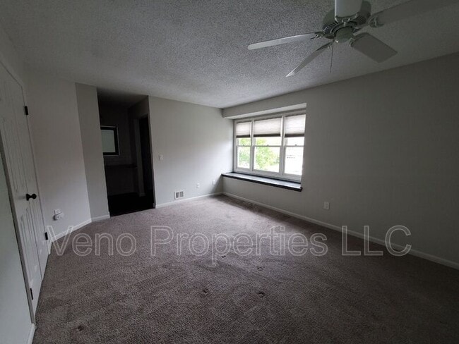 Building Photo - 66 Plaza Ave