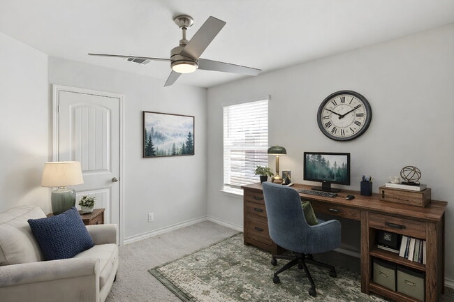 Building Photo - Spacious 4 Bedroom Home with Covered Patio in Red River Ranch