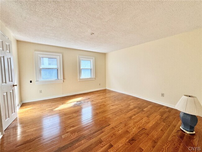 Building Photo - 314 Hawley Ave