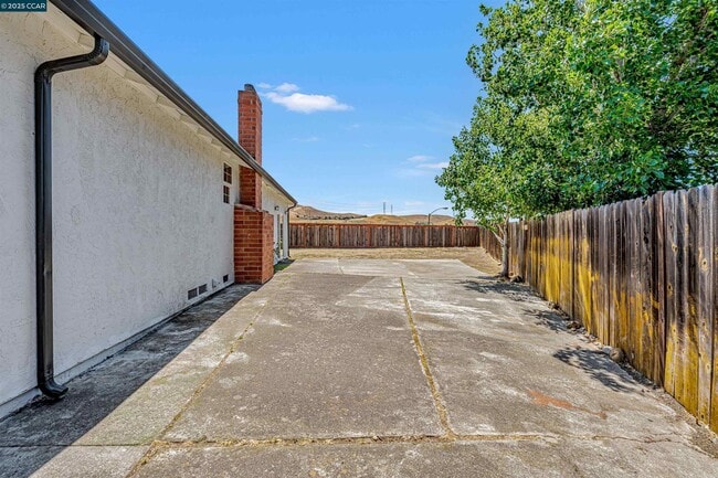 Building Photo - 2242 Westwood Ct