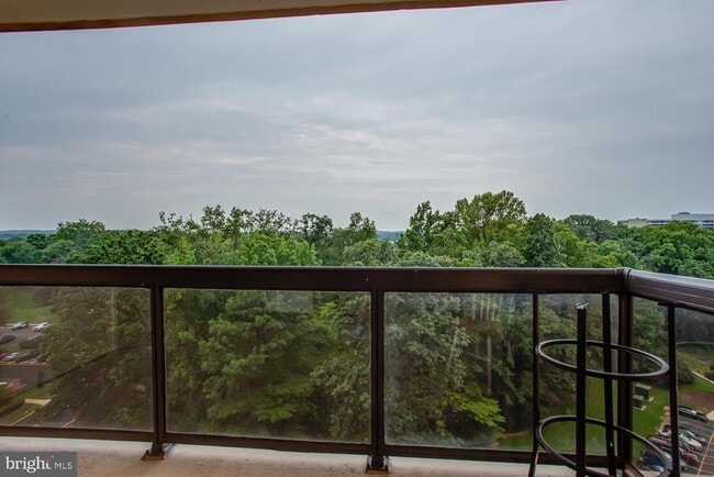 Building Photo - 203 Yoakum Pkwy