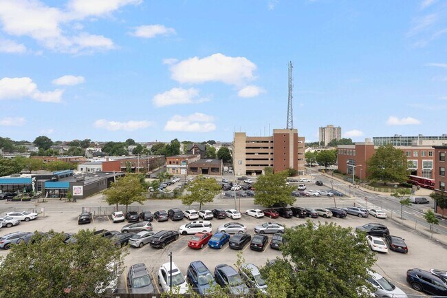 Building Photo - 755 Westminster St