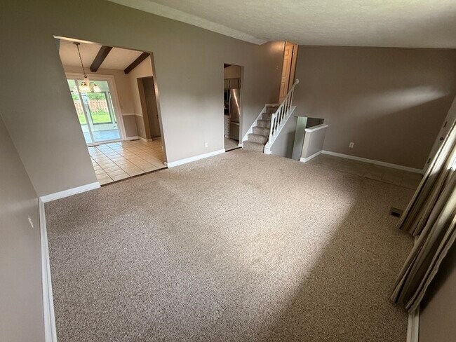 Building Photo - Stunning 3 beds 1.5 baths in Mineral Ridge