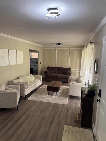 Building Photo - 1368 Margarette Dr