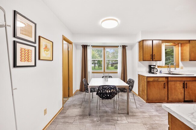 Building Photo - 2728 Florann Dr