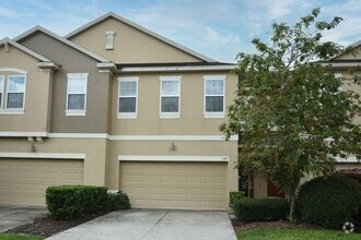 Building Photo - Lovely Town Home Available