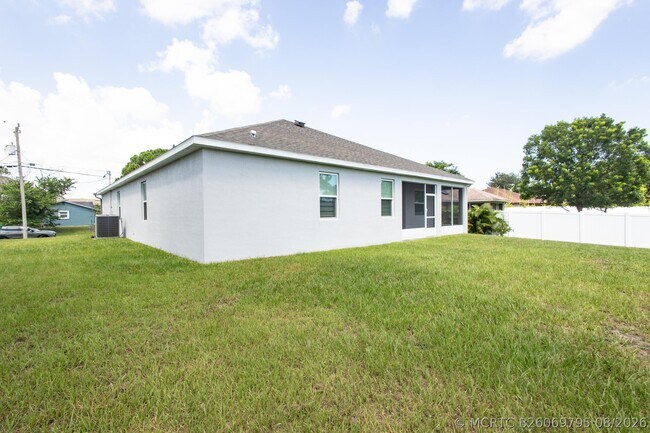 Building Photo - 2149 SW Susset Ln
