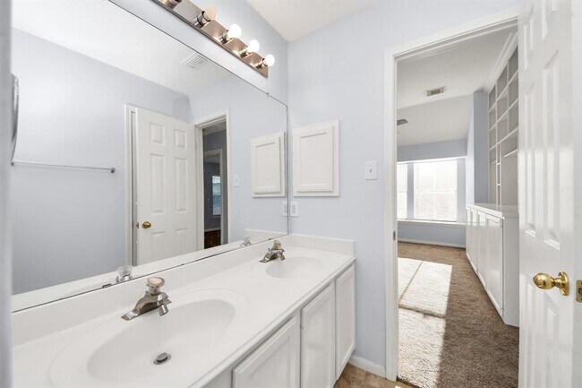 Building Photo - 623 Airybrook Ln