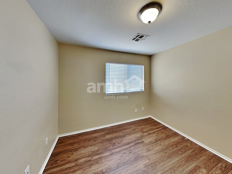 Building Photo - 9216 E Keats Ave