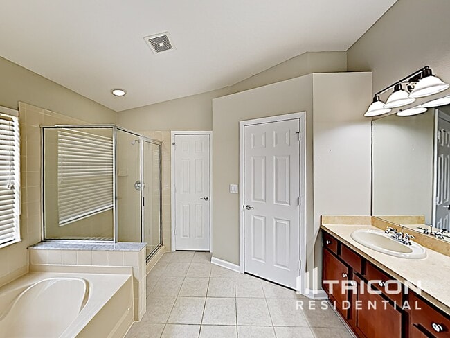 Building Photo - 806 Sea Holly Dr