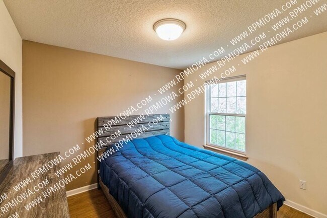 Building Photo - 1631 SW White Birch Cir