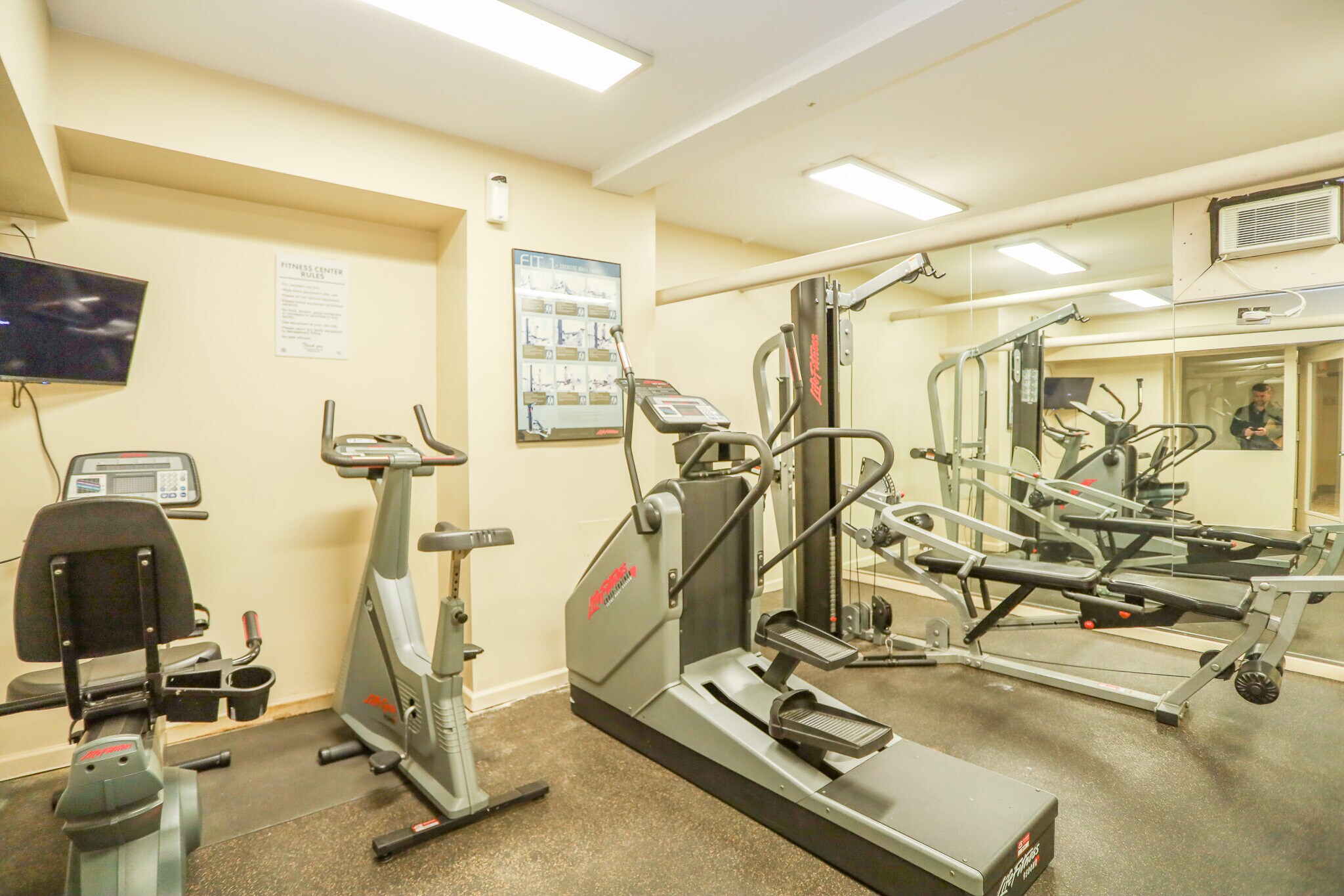 Building Photo - 5210 S Woodlawn Ave