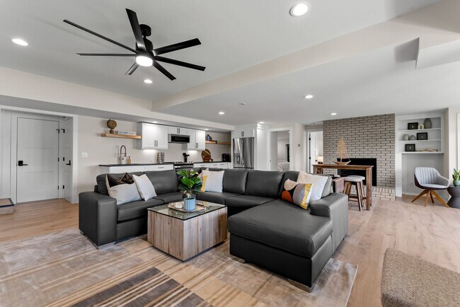 Building Photo - 3837 Fox Run