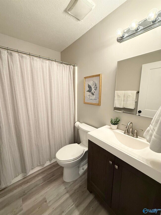 Building Photo - 9742 Wallwood Dr SE