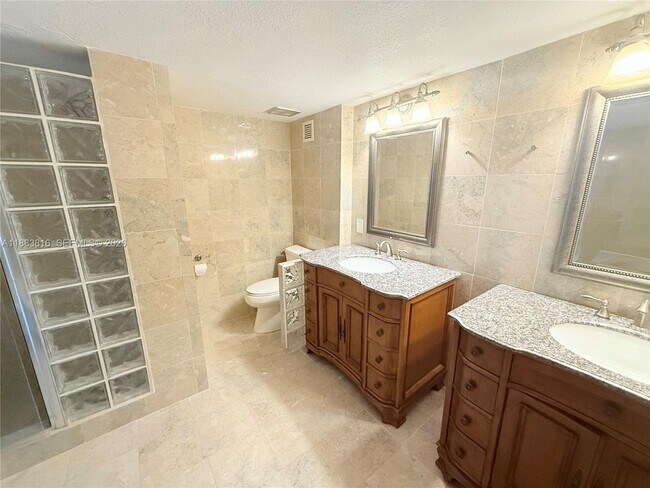 Building Photo - 2751 S Ocean Dr