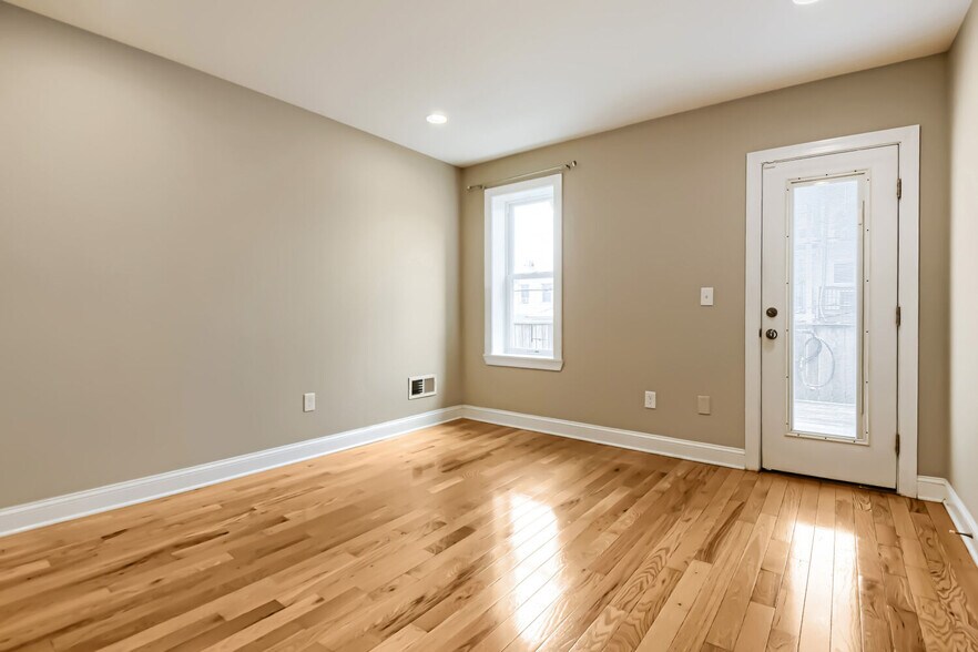 Back 2nd Level Bedroom - 331 S East Ave