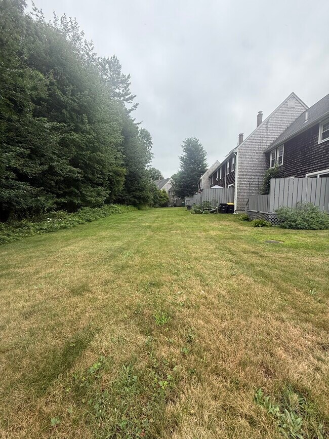 Building Photo - 303 Twin Lakes Dr