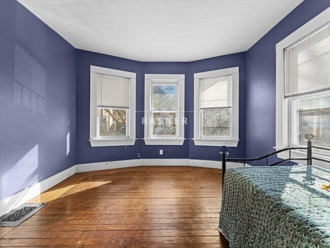 Building Photo - 31 Moore St