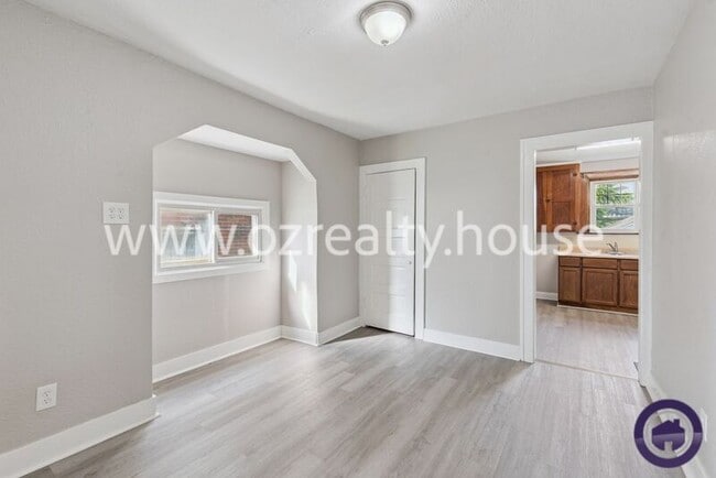 Building Photo - 3907 Lagrange St