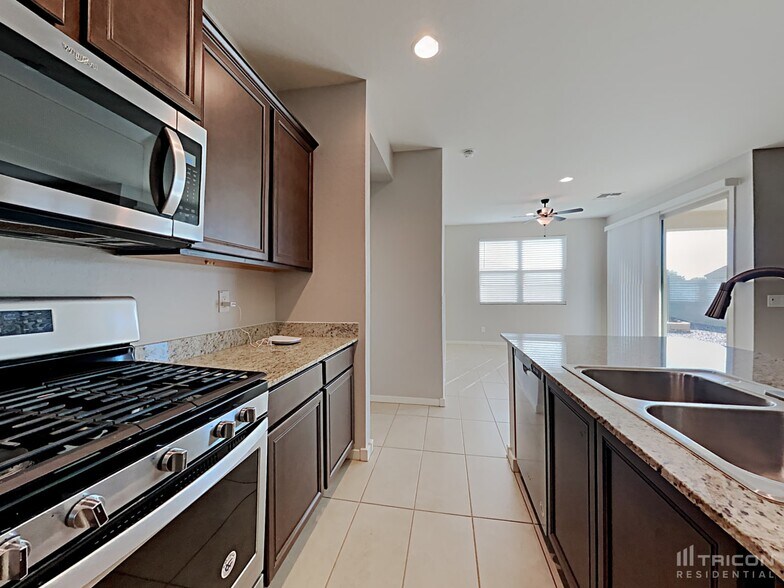 Building Photo - 605 W Cholena Trail