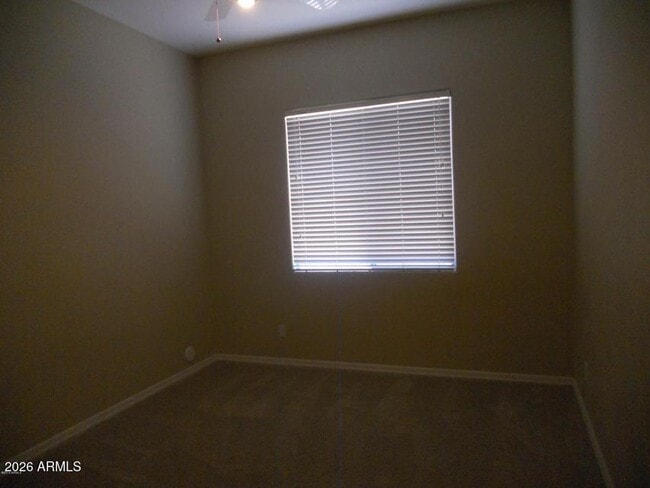 Building Photo - 2417 E Iris Dr