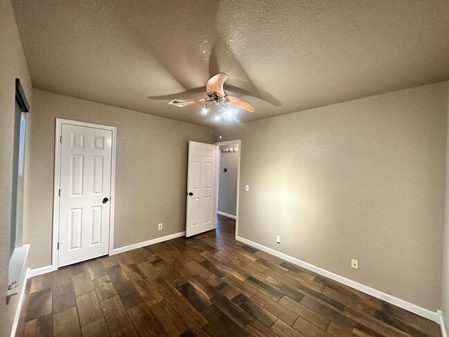 Building Photo - 3 Bed 2 Bath Home in Windsor Estates