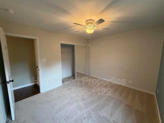 Building Photo - 2121 Ballingarry Dr