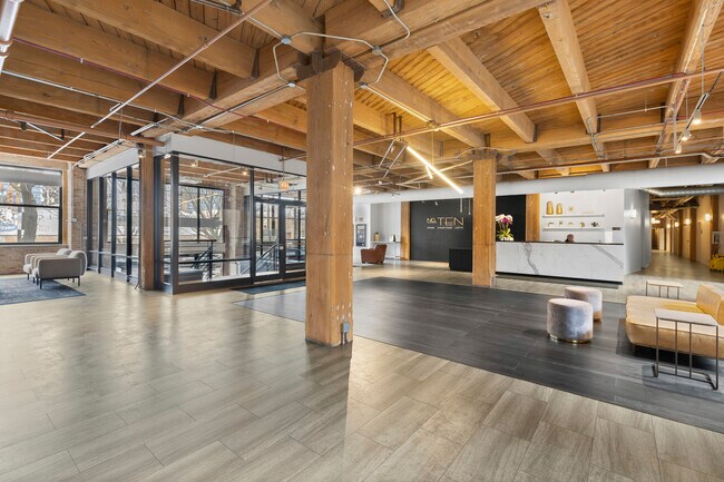 Building Photo - 1040 W Adams St