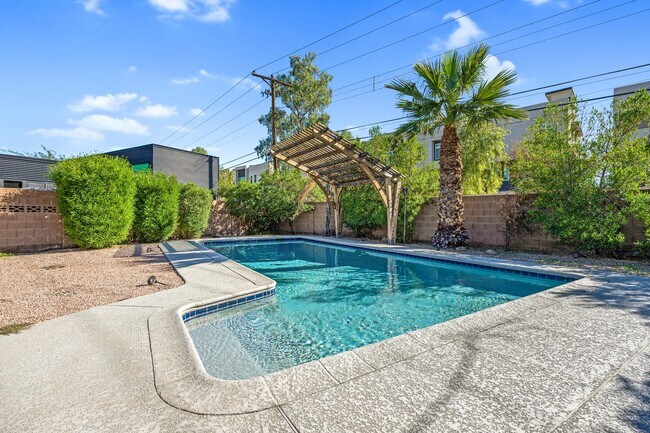 Building Photo - Now Leasing & Ready for immediate move in! HUGE POOL – Fully Updated Scottsdale Home!