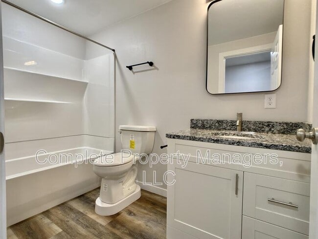 Building Photo - 423 Adams Ave