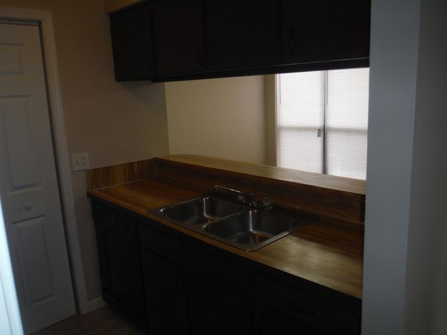 Building Photo - 4608-A Sharon Chase Dr