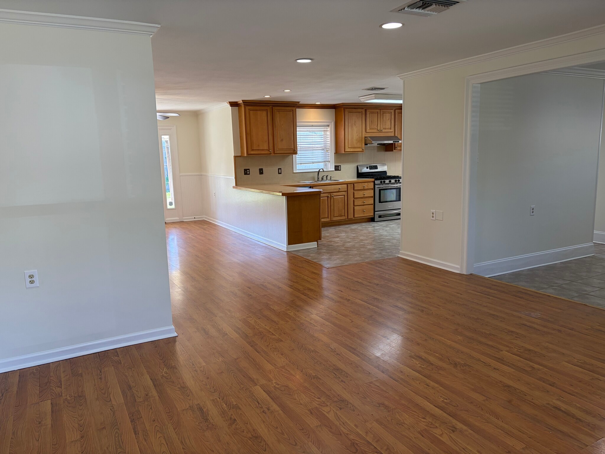 Entrance to great room - 6034 Chamberlain Dr