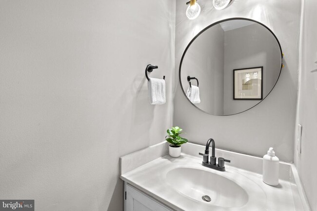 Building Photo - 1305 S Potomac St