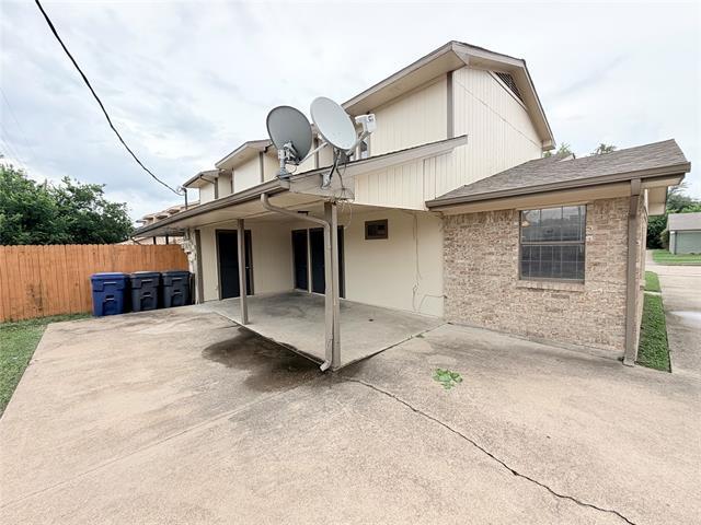 Building Photo - 2412 Lakeview Cir