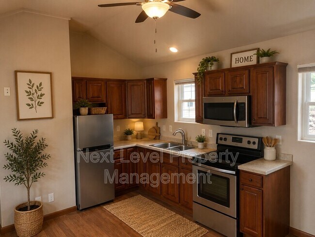 Building Photo - 111 E Cottonwood Dr