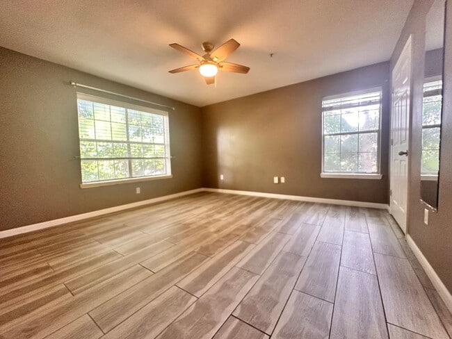 Building Photo - Recently Remodeled 2B/2B Unfurnished Condo in Indian Lake