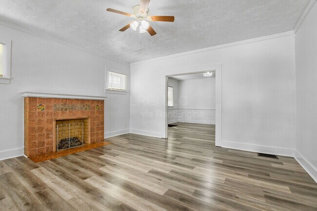 Building Photo - 650 S 43rd St
